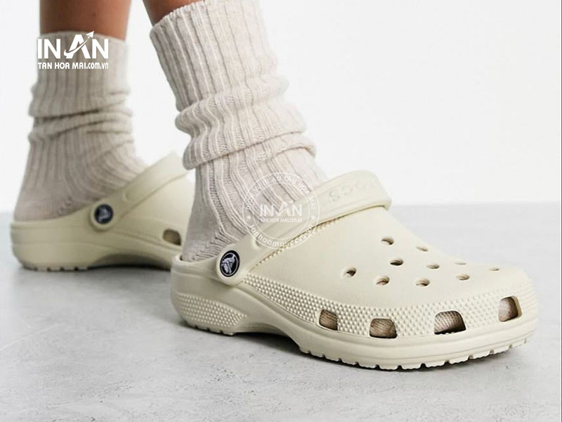 Phan-biet-crocs-that-gia-tan-hoa-mai-6