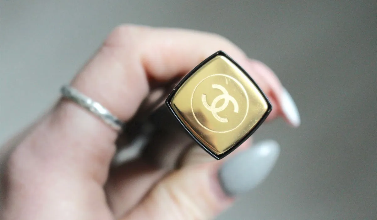 phan-biet-son-chanel-that-gia-1