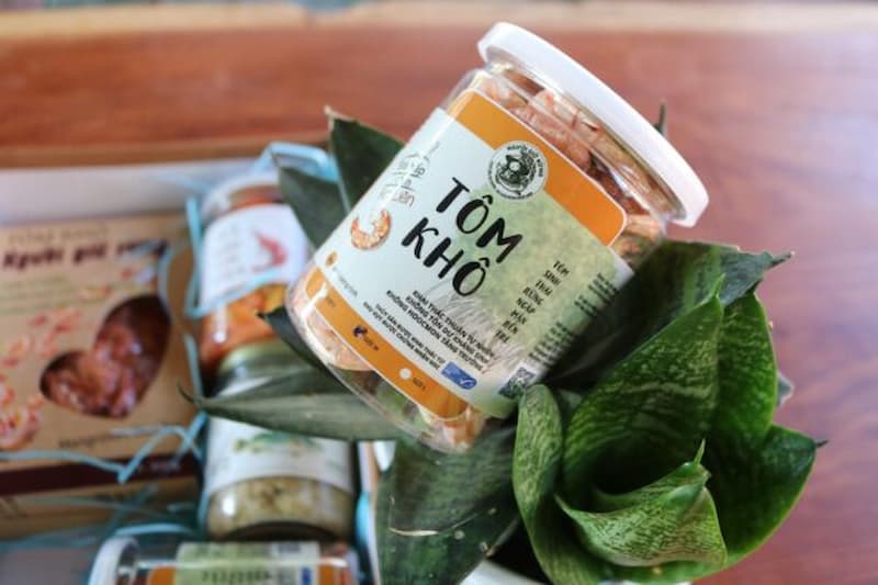 tem-nhan-tom-kho