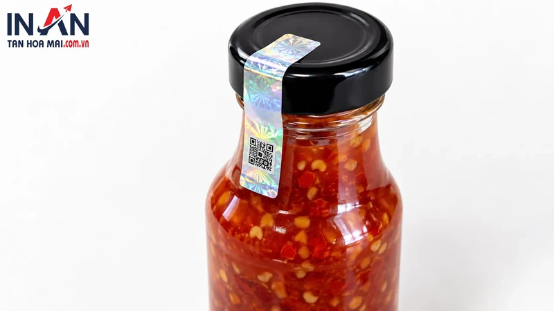 Tem hologram niêm phong trên chai nước sốt